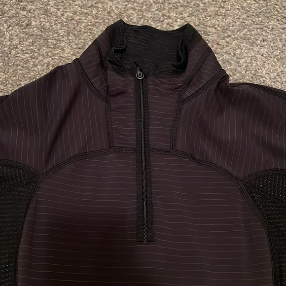 Lululemon long sleeve top. 2 - Picture 4 of 11